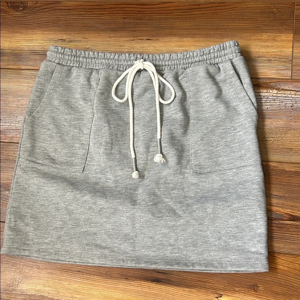 HEM & THREAD sweatshirt skirt in heather gray size small pockets comfy